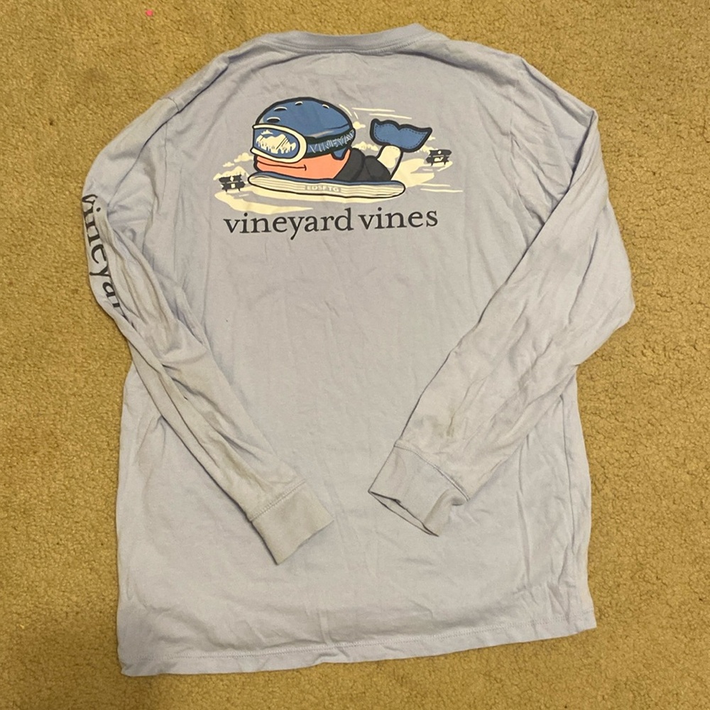 2 used vineyard long sleeve tees